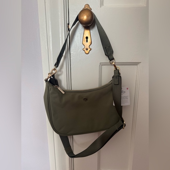 Lululemon City Essentials Small Shoulder
Bag 3L - Picture 1 of 4